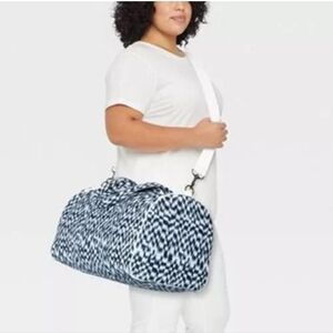 Universal Thread Jagquard Print Duffel Weekender Bag